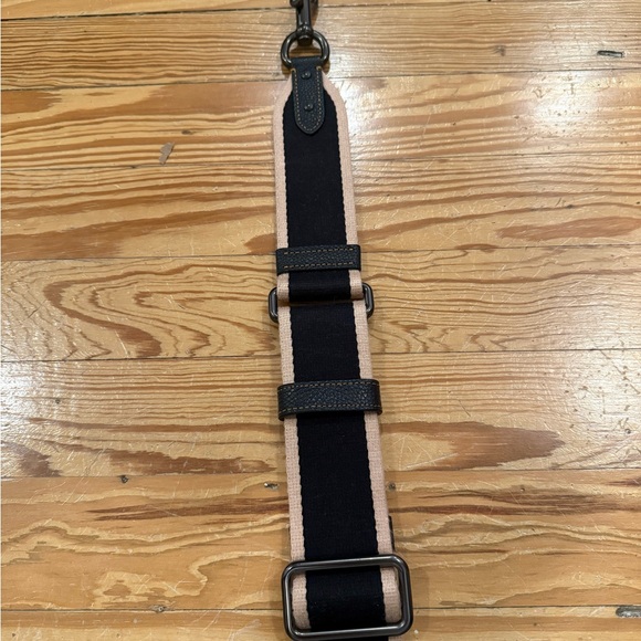 Coach 2019 Field Tote 40 with Yellow Rocket Design - Picture 8 of 10